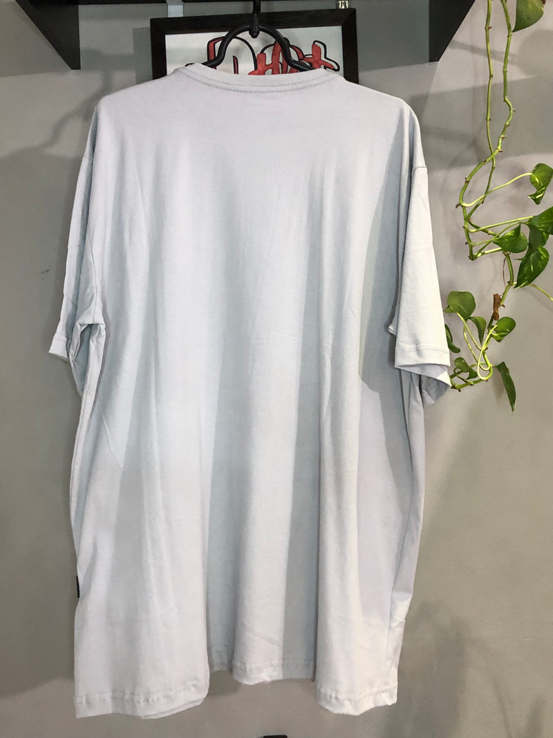 CAMISETA CUSTOM - SKULL LETREIRO - CINZA