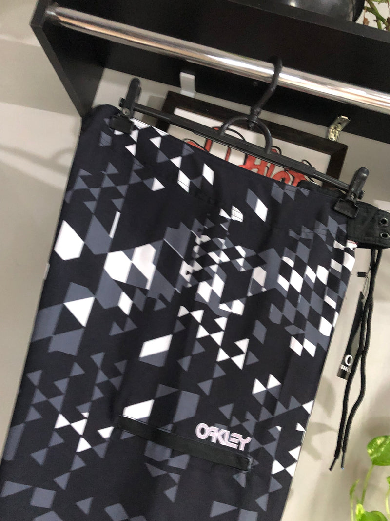 BERMUDA EDITION - PIXELS - PRETA