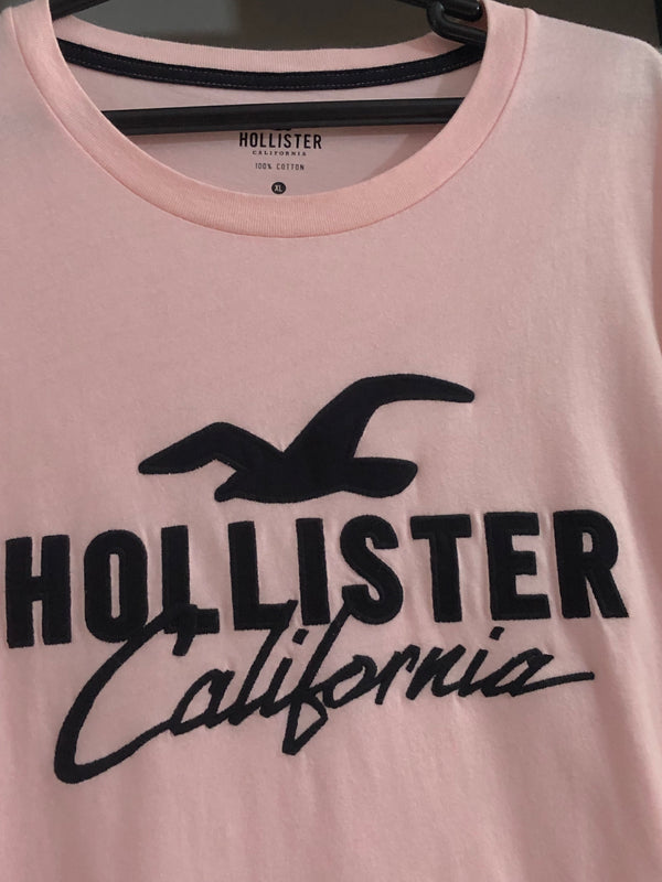 CAMISETA HOLLISTER ORIGINAL- LOGO GRAPHIC