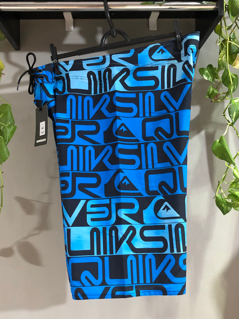 BERMUDA QUIKSILVER EDITION - LETREIRO