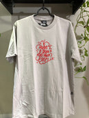 CAMISETA CHRONIC -  O MUNDO É CRUEL MAS NÓS É CRIA - CINZA