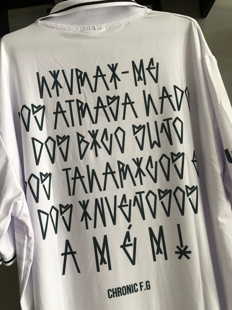 CAMISETA DE TIME CHRONIC - LIVRAI-ME - BRANCA - PLUS SIZE