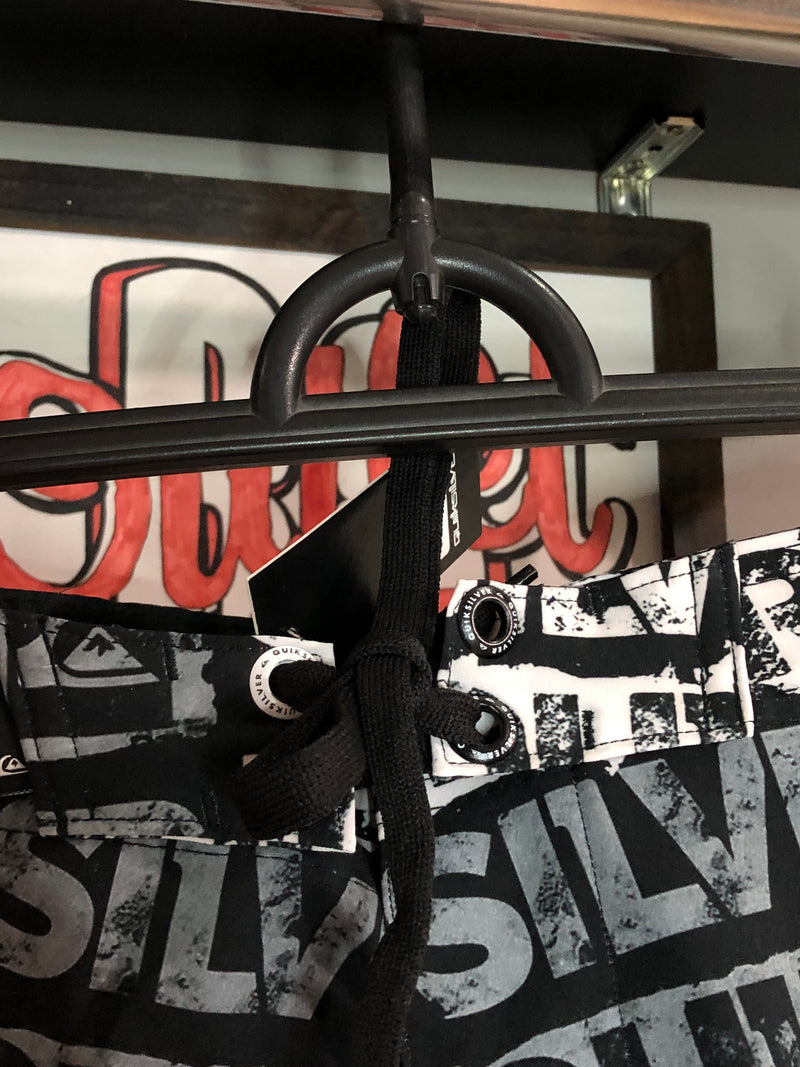 BERMUDA QUIKSILVER EDITION - LETREIRO PRETO