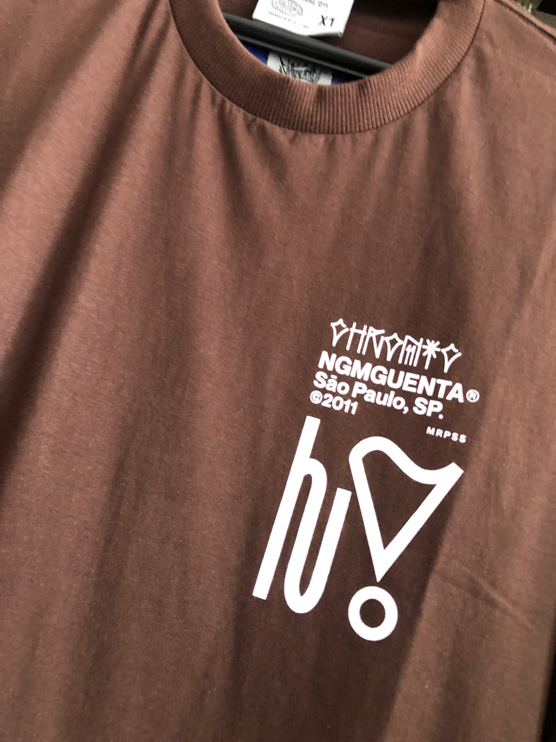 CAMISETA CHRONIC -DEUS PERDOA MAS A RUA COBRA - MARROM - PLUS SIZE