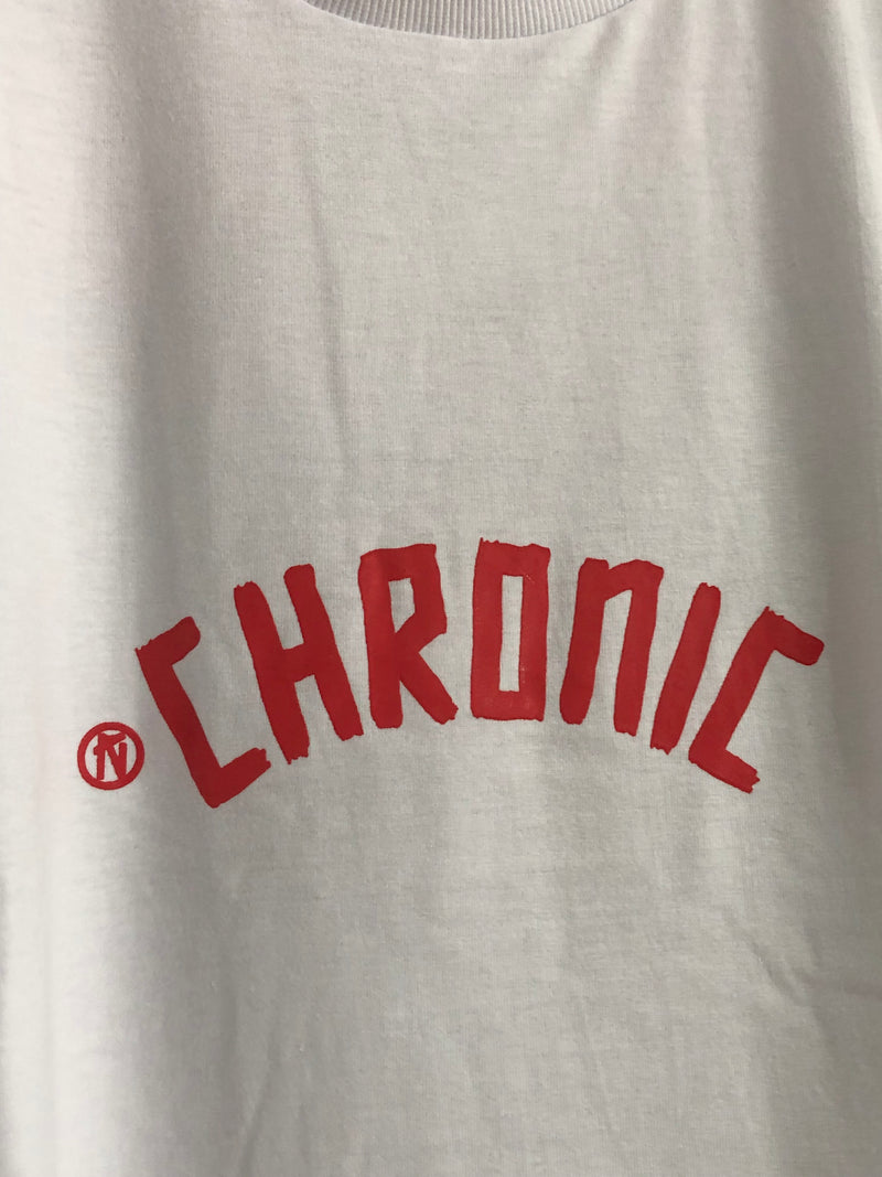 CAMISETA CHRONIC - MAO SANTA