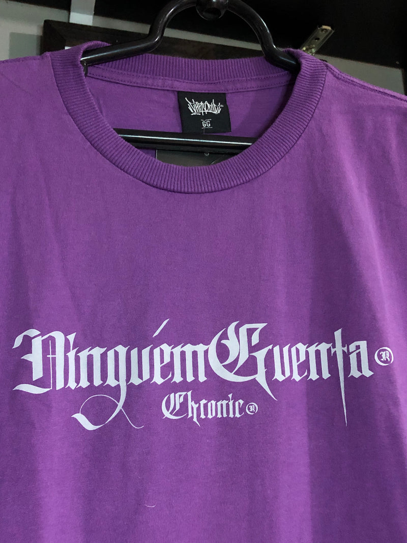 CAMISETA CHRONIC - REZA FORTE BOLSO CHEIO  - ROXO