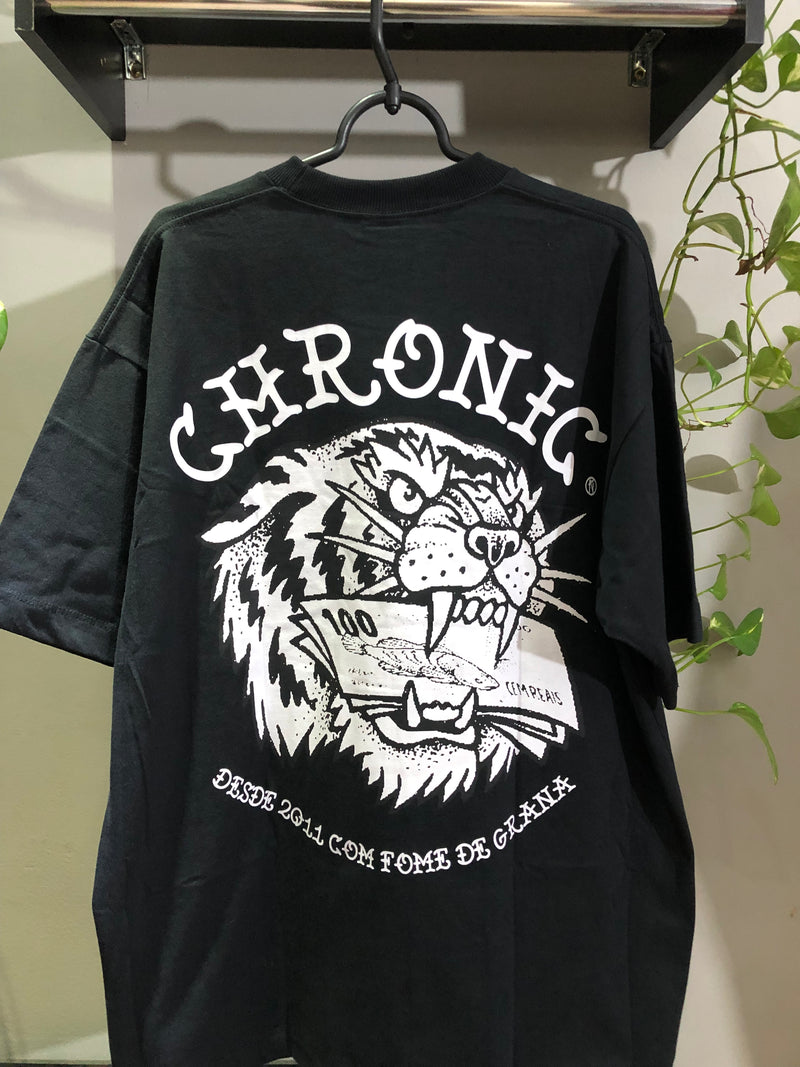 CAMISETA CHRONIC - FOME DE GRANA  - PRETA