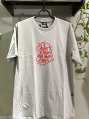 CAMISETA CHRONIC -  O MUNDO É CRUEL MAS NÓS É CRIA - CINZA