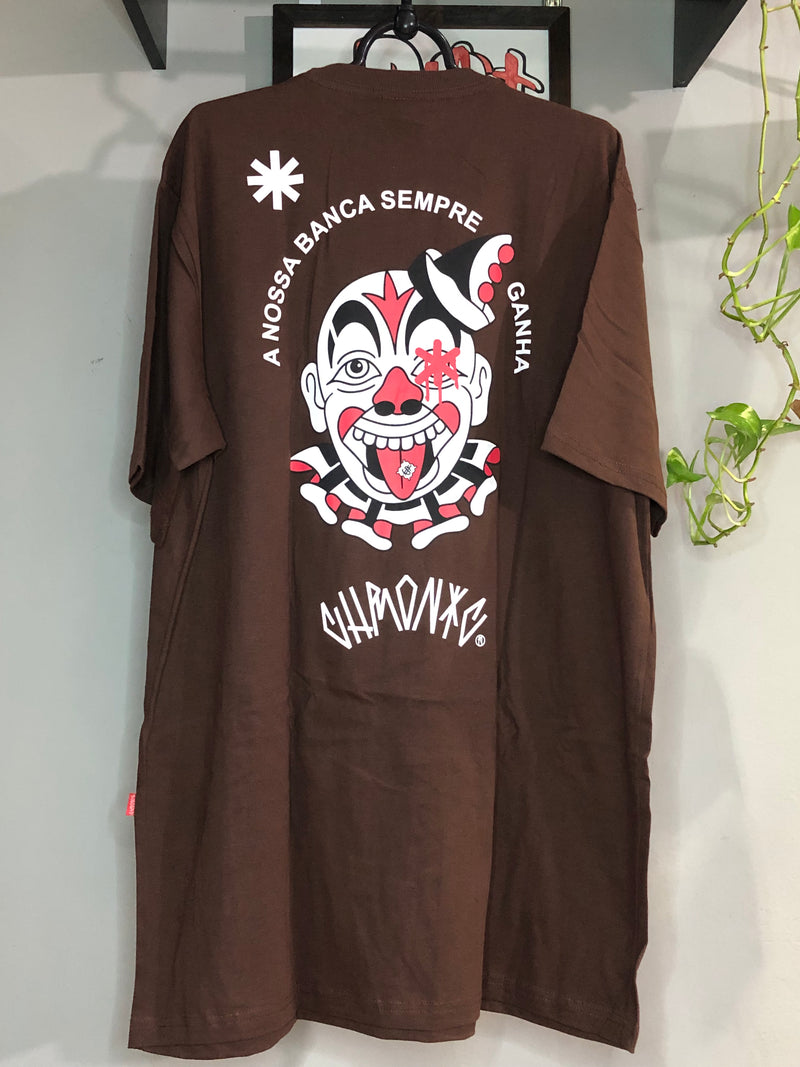 CAMISETA OVERSIZED CHRONIC - A NOSSA BANCA SEMPRE GANHA - MARROM