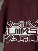 CAMISETA CUSTOM - QUIK LETREIRO - VINHO C/ DETALHE