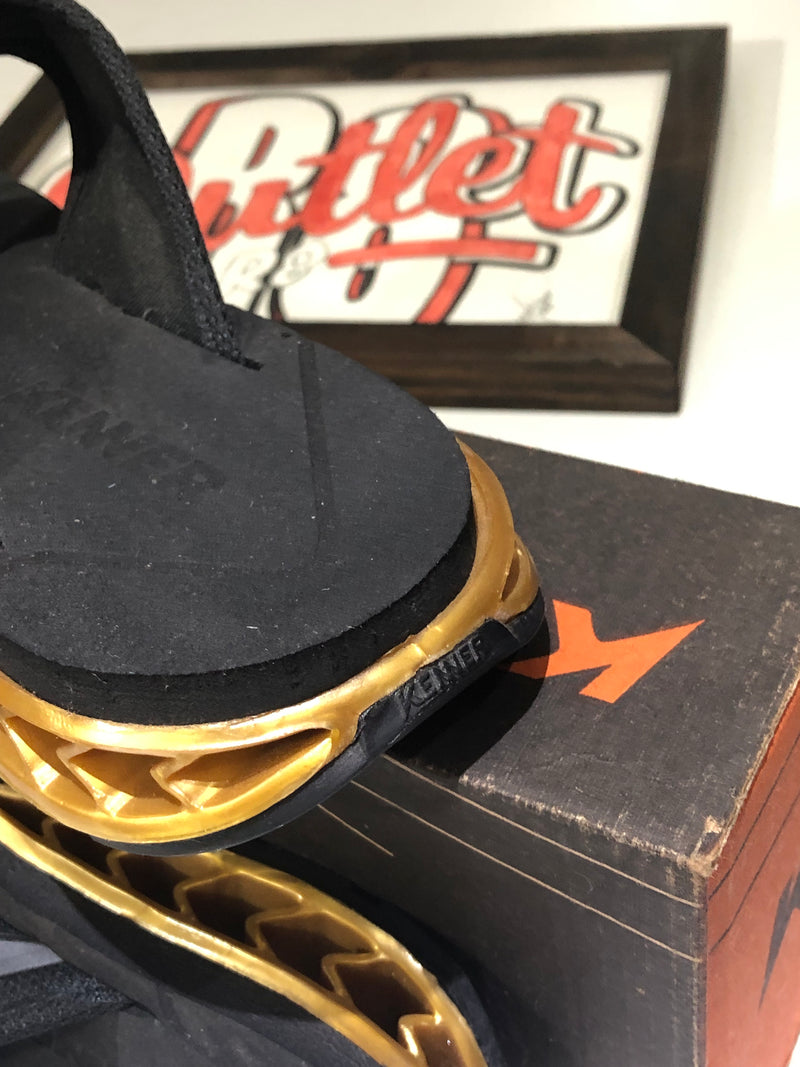 CHINELO KENNER + L7NNON - PRETO c/ DOURADO