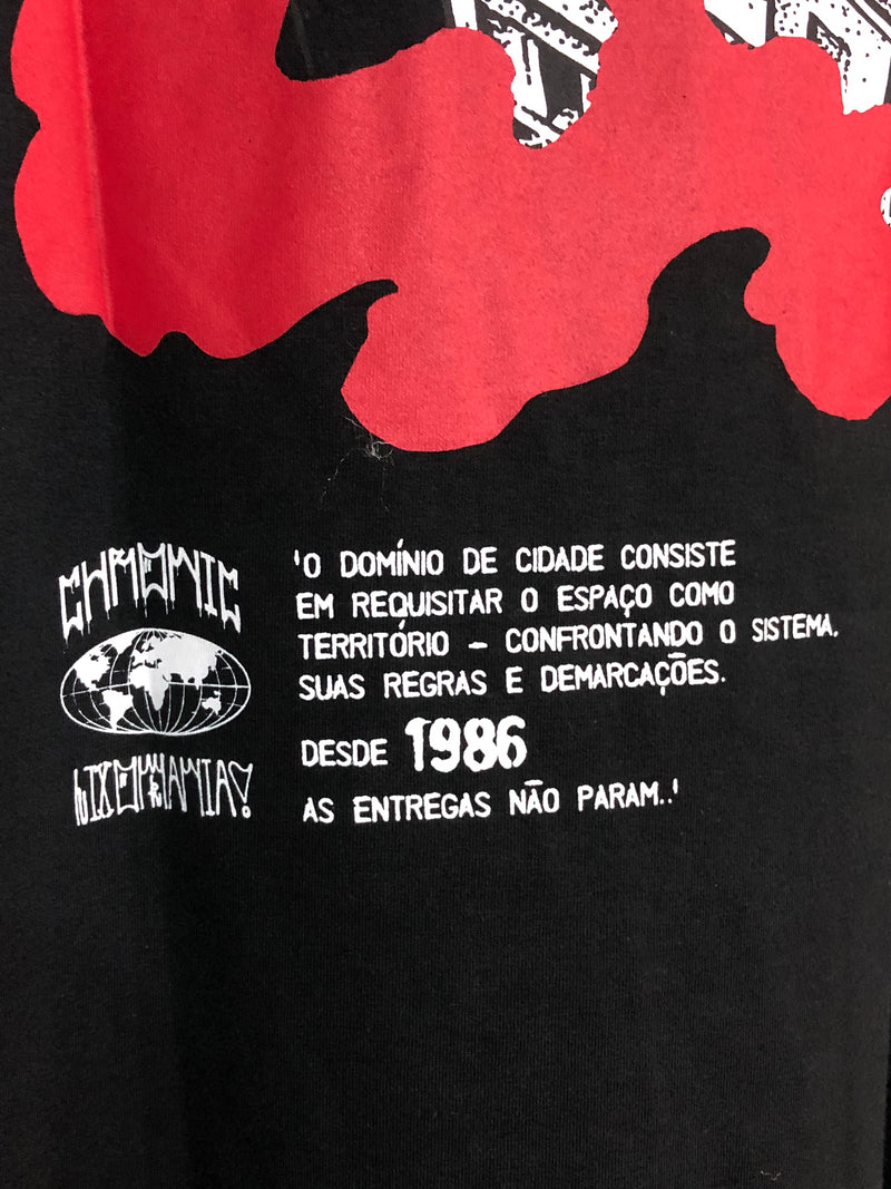 CAMISETA CHRONIC - PREDIO PEGANDO FOGO  - PRETO