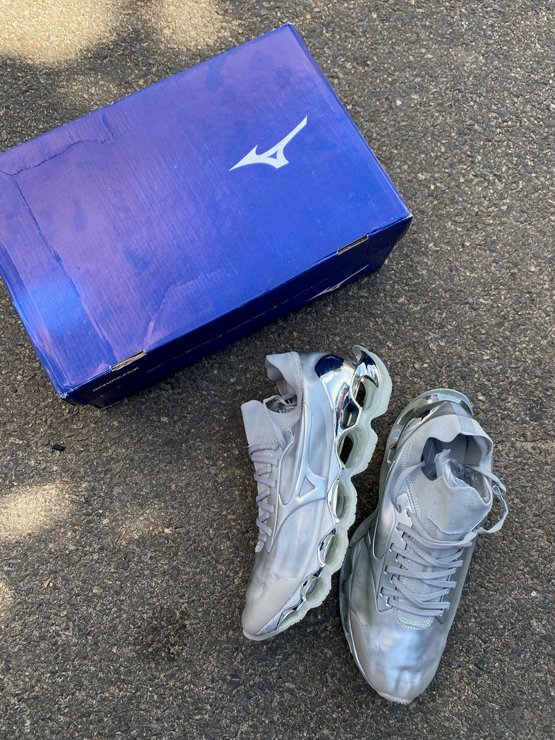 MIZUNO X HAJIME SORAYAMA - CINZA