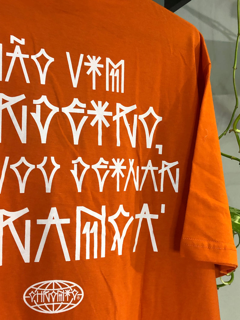 CAMISETA CHRONIC - NÃO VIM HENRDEIRO MAS VOU DEIXAR HERENÇA - LARANJA