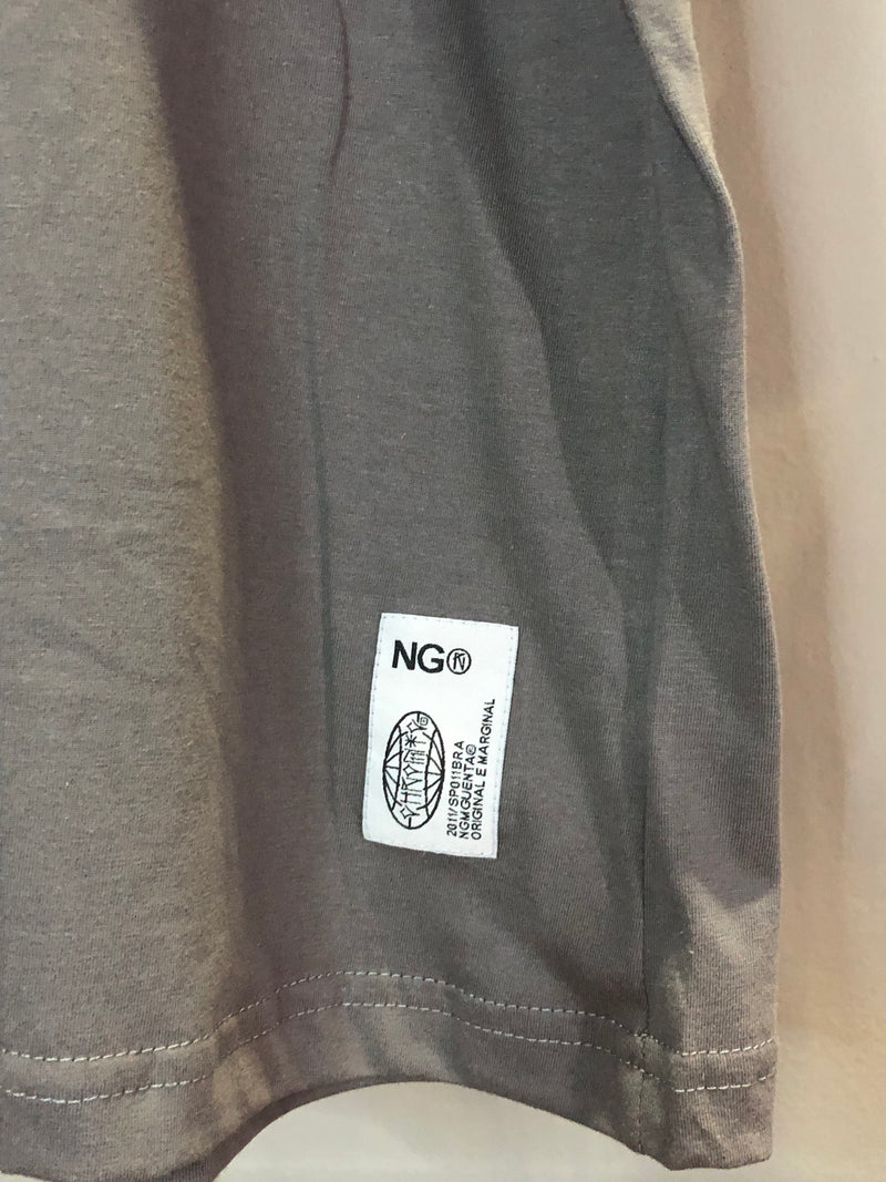 CAMISETA CHRONIC -PREDIO PEGANDO FOGO - CINZA - PLUS SIZE