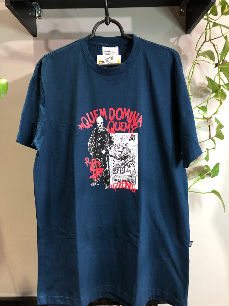 CAMISETA CHRONIC - QUEM DOMINA QUEM ? - AZUL MARINHO