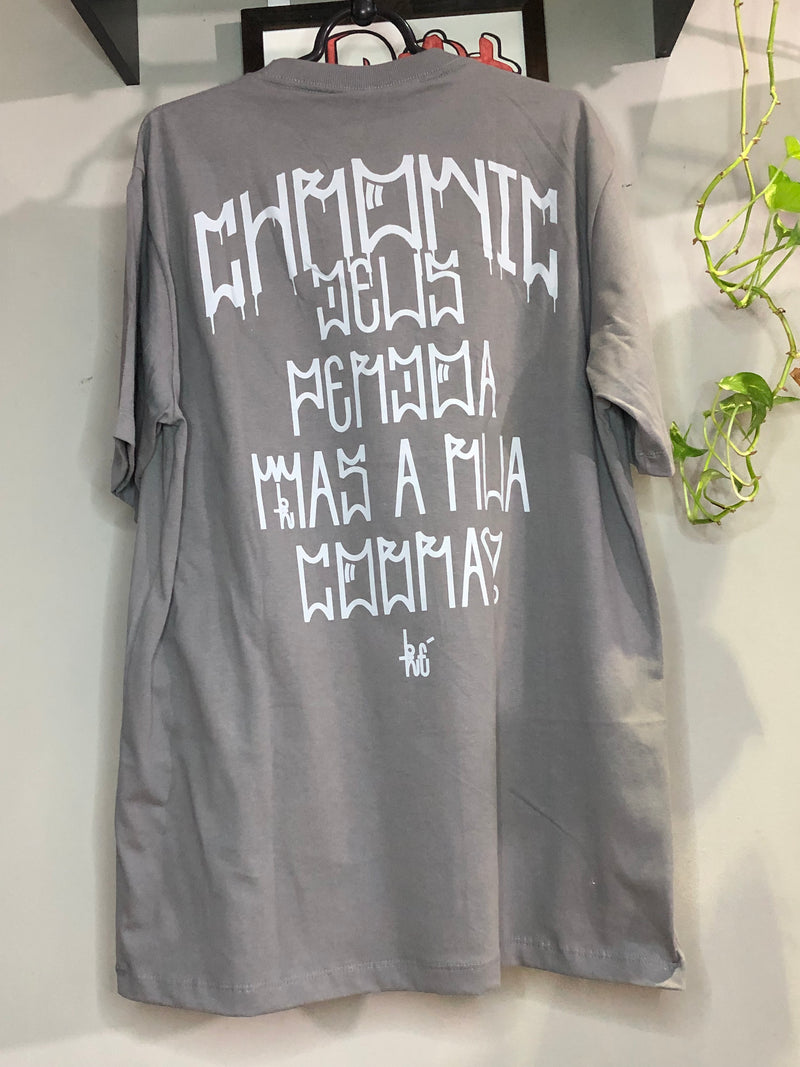 CAMISETA CHRONIC - DEUS PERDOA MAS A RUA COBRA - CINZA