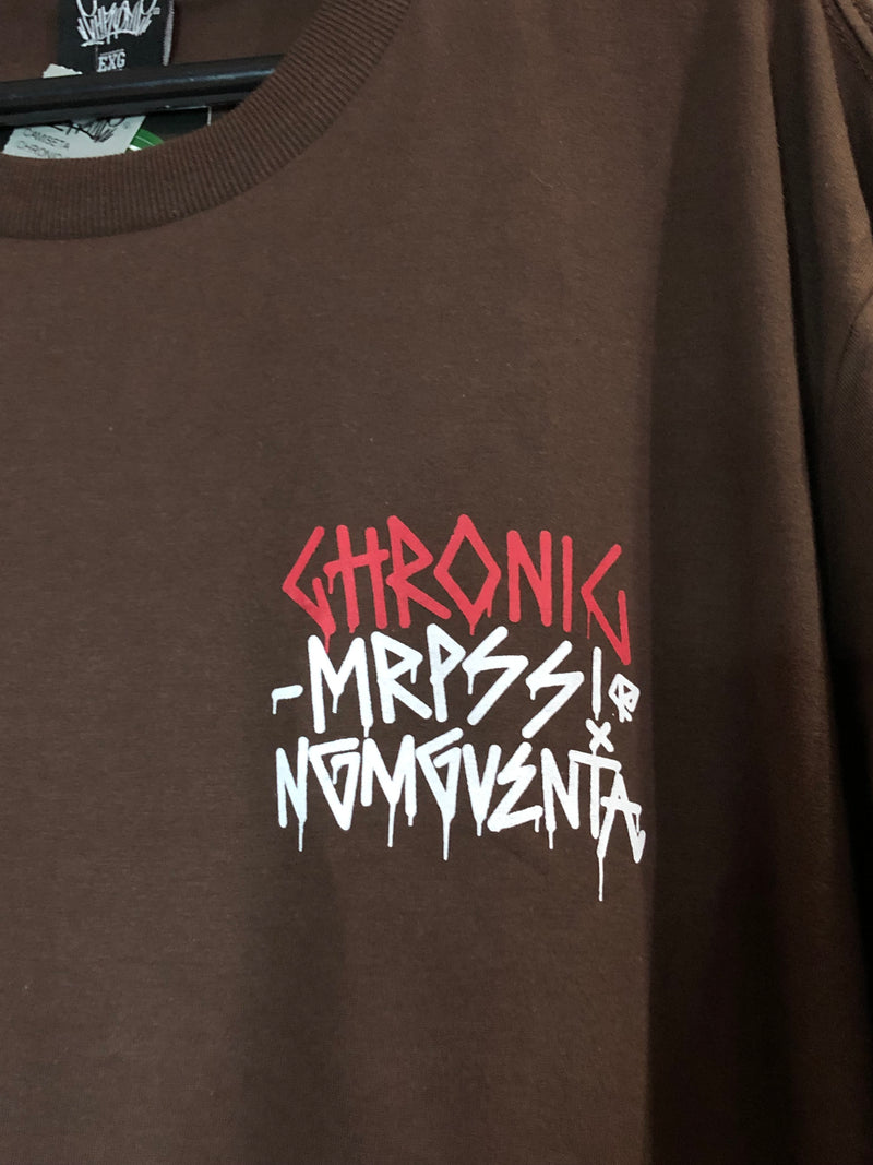 CAMISETA CHRONIC - DIA DE NADA VESPERA DE MUITO  - MARROM