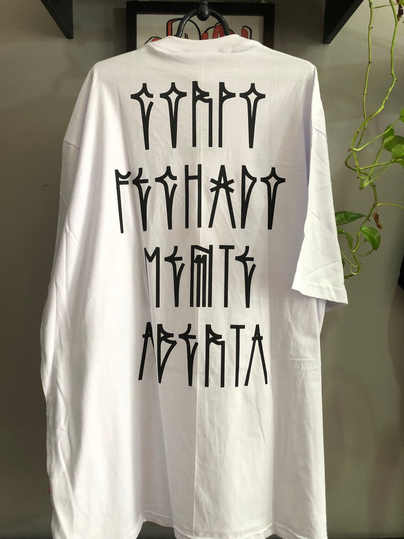 CAMISETA CHRONIC - CORPO FECHADO MENTE ABERTA - BRANCA  - PLUS SIZE