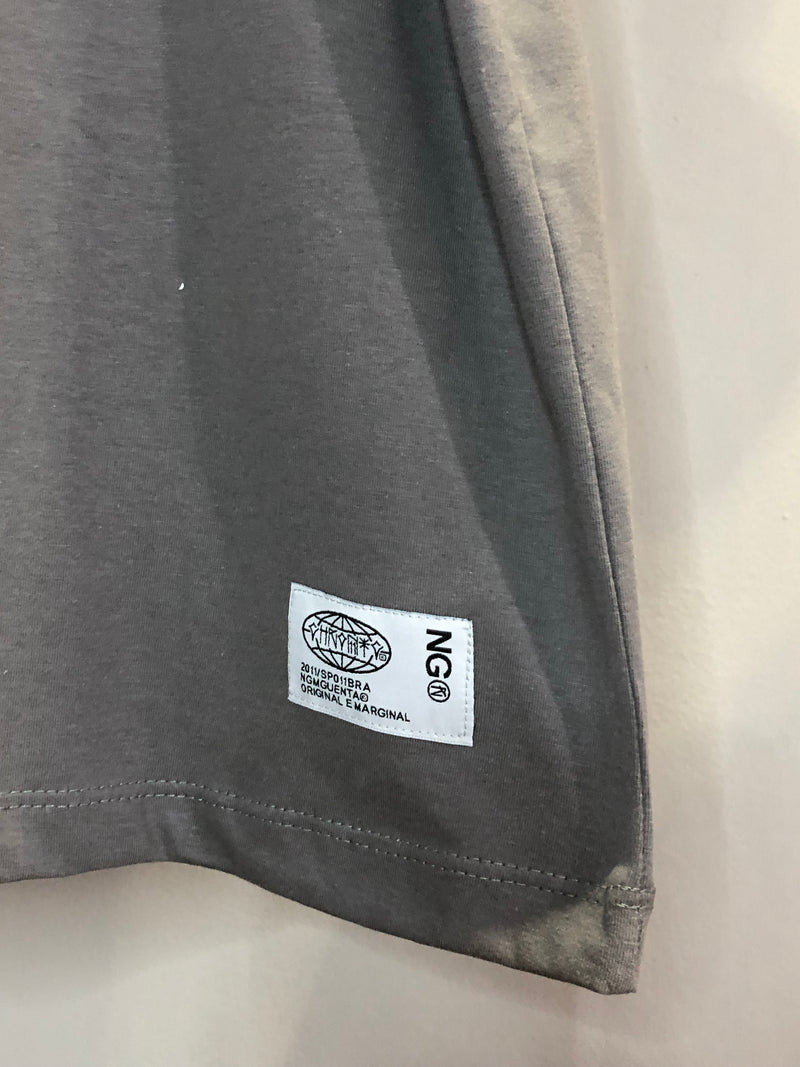 CAMISETA CHRONIC - DEUS PERDOA MAS A RUA COBRA - CINZA