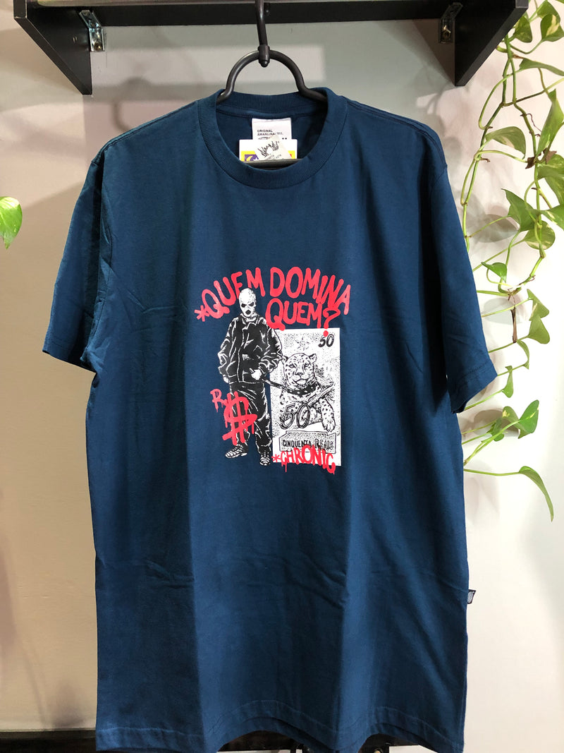 CAMISETA CHRONIC - QUEM DOMINA QUEM ? - AZUL MARINHO