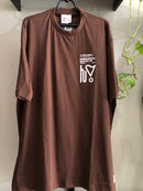 CAMISETA CHRONIC -DEUS PERDOA MAS A RUA COBRA - MARROM - PLUS SIZE