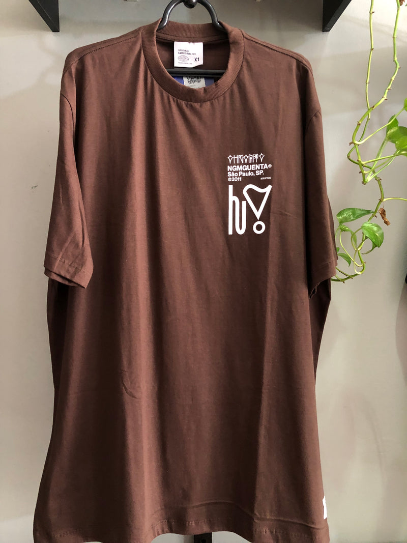 CAMISETA CHRONIC -DEUS PERDOA MAS A RUA COBRA - MARROM - PLUS SIZE